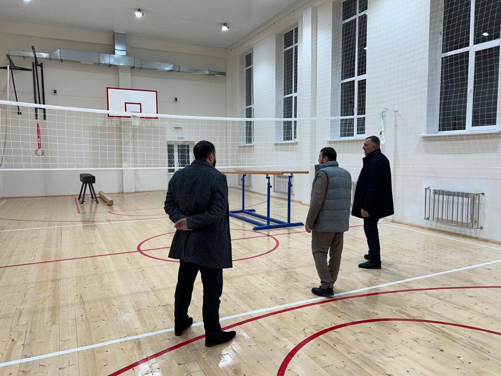«Партийный десант» проверил завершение строительства новой школы в с.п. Ольгетти ????.