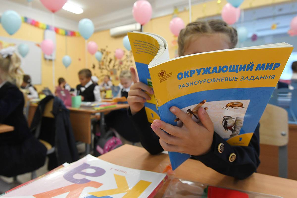  «Единая Россия» обеспечит введение единого стандарта образования в школах по всей стране.